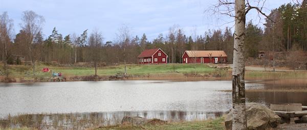 Hjärtasjötorpet accommodation buildings and Hjärtasjön lake